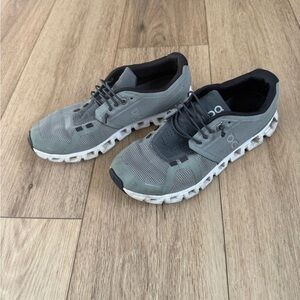 On Cloud 5 Running Gray and Black Athletic Shoes